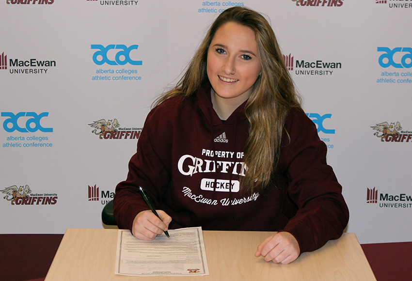 St. Albert Slash forward Jayme Doyle is joining the MacEwan Griffins women's hockey team in time for the 2018-19 ACAC season (Marc Britten photo).