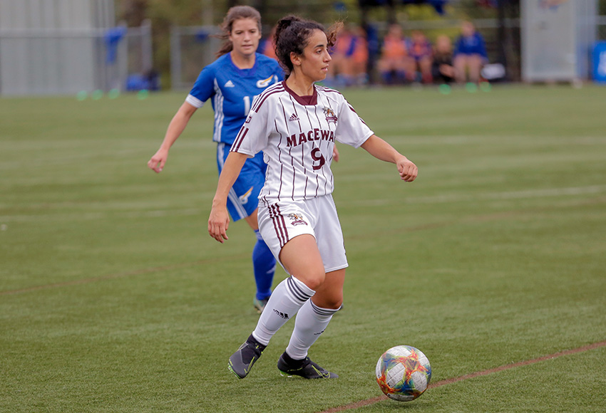 Suekiana Choucair recorded five points in a pair of dominant MacEwan Griffins victories over UBCO and TRU last weekend (Cary Mellon, UBCO photo).