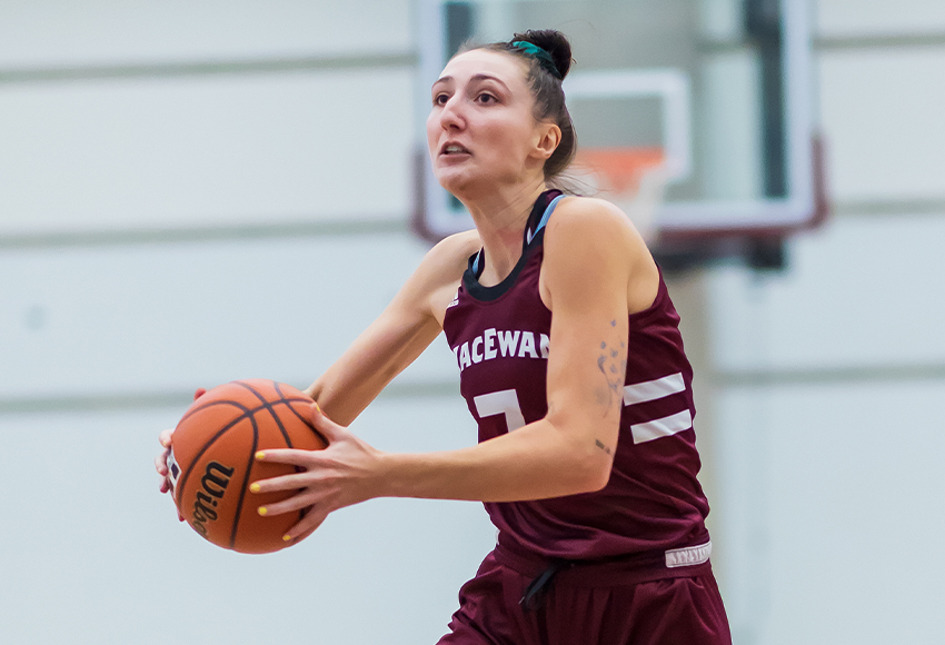 Mackenzie Farmer became just the sixth in program history to score 30 or more points in a Canada West regular season game when she dropped 30 on Lethbridge last Friday (Robert Antoniuk photo).