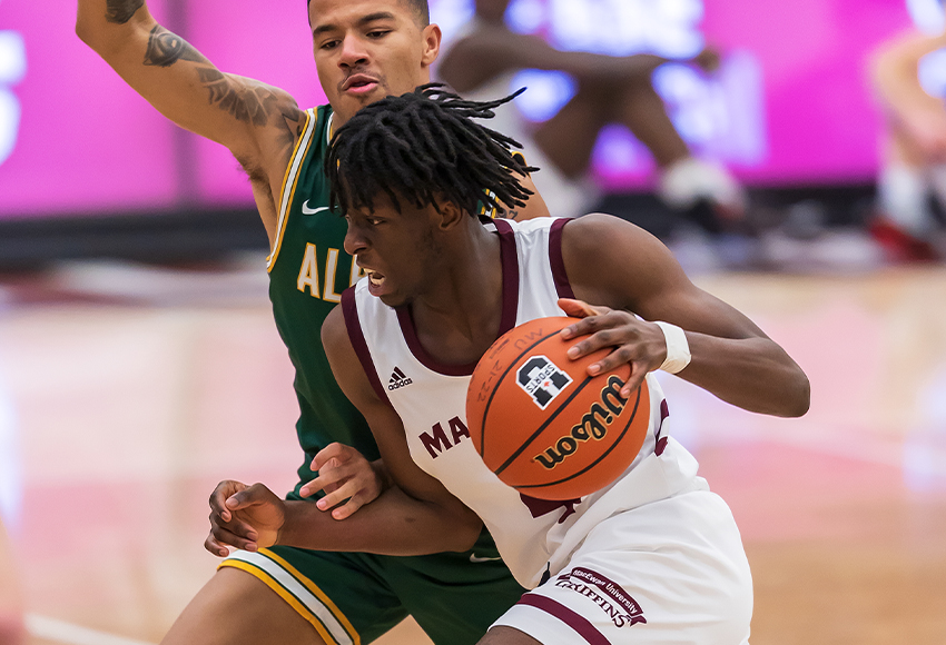 Matthew Osunde had a solid 2021-22 debut season, averaging 8.2 points per game - the best-ever by a Griffins rookie at the Canada West level (Robert Antoniuk photo).