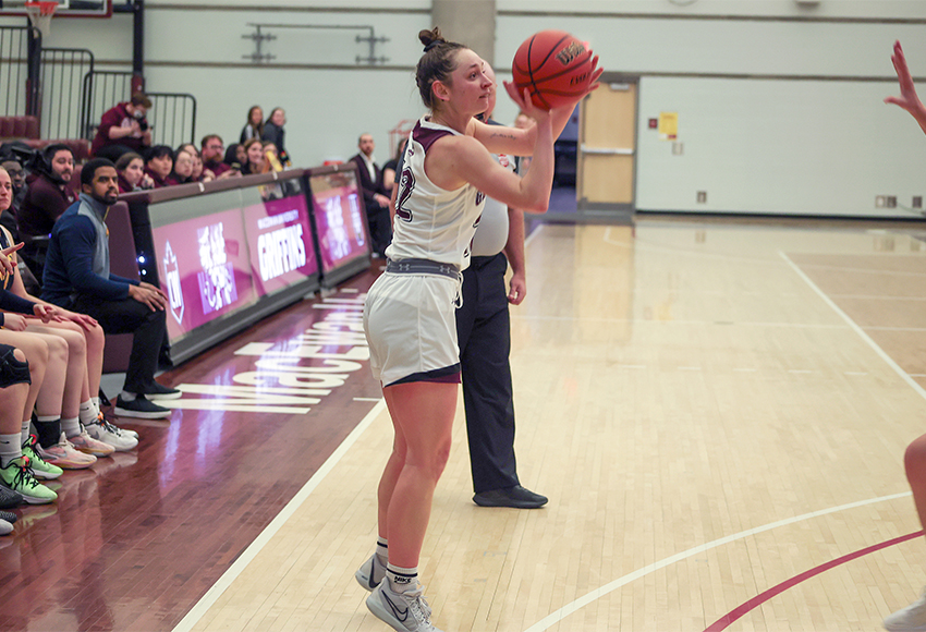 Noelle Kilbreath puts up the game-winning three-pointer with 9.3 seconds left on Saturday (Jefferson Hagen photo).