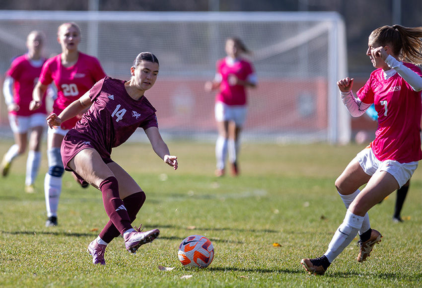 Anneke Odinga and the Griffins played to a 1-1 draw at Calgary on Saturday (Chris Lindsey photo).