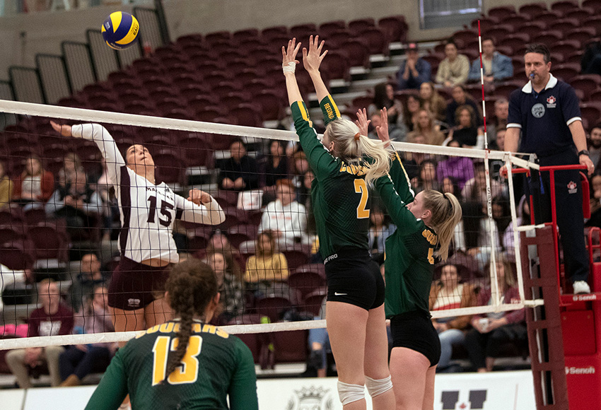 Lauren Holmes led the Griffins with 13 kills on a .355 hitting efficiency Friday night (Robert Antoniuk photo).