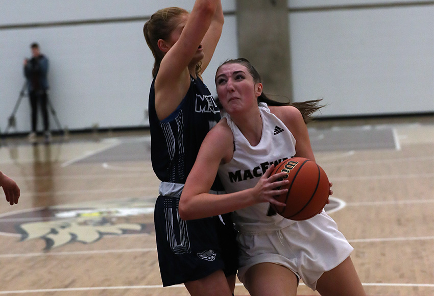 Mackenzie Farmer led the Griffins with a game-high 19 points on Friday night (Eduardo Perez photo).